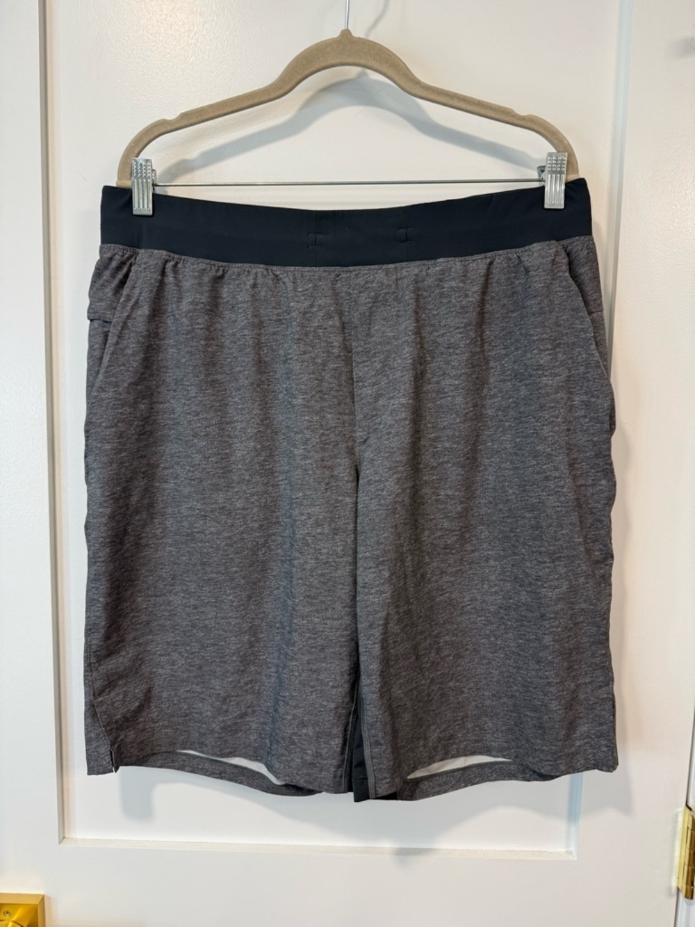 Lululemon Men’s 7” Heathered Texture Greyt Deep Coal Linerless Shorts - Size XL
